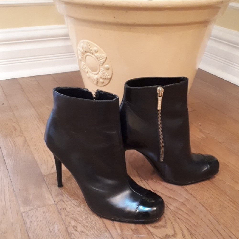New Guess by Marciano Black Ankle Booties with Gold Zipper